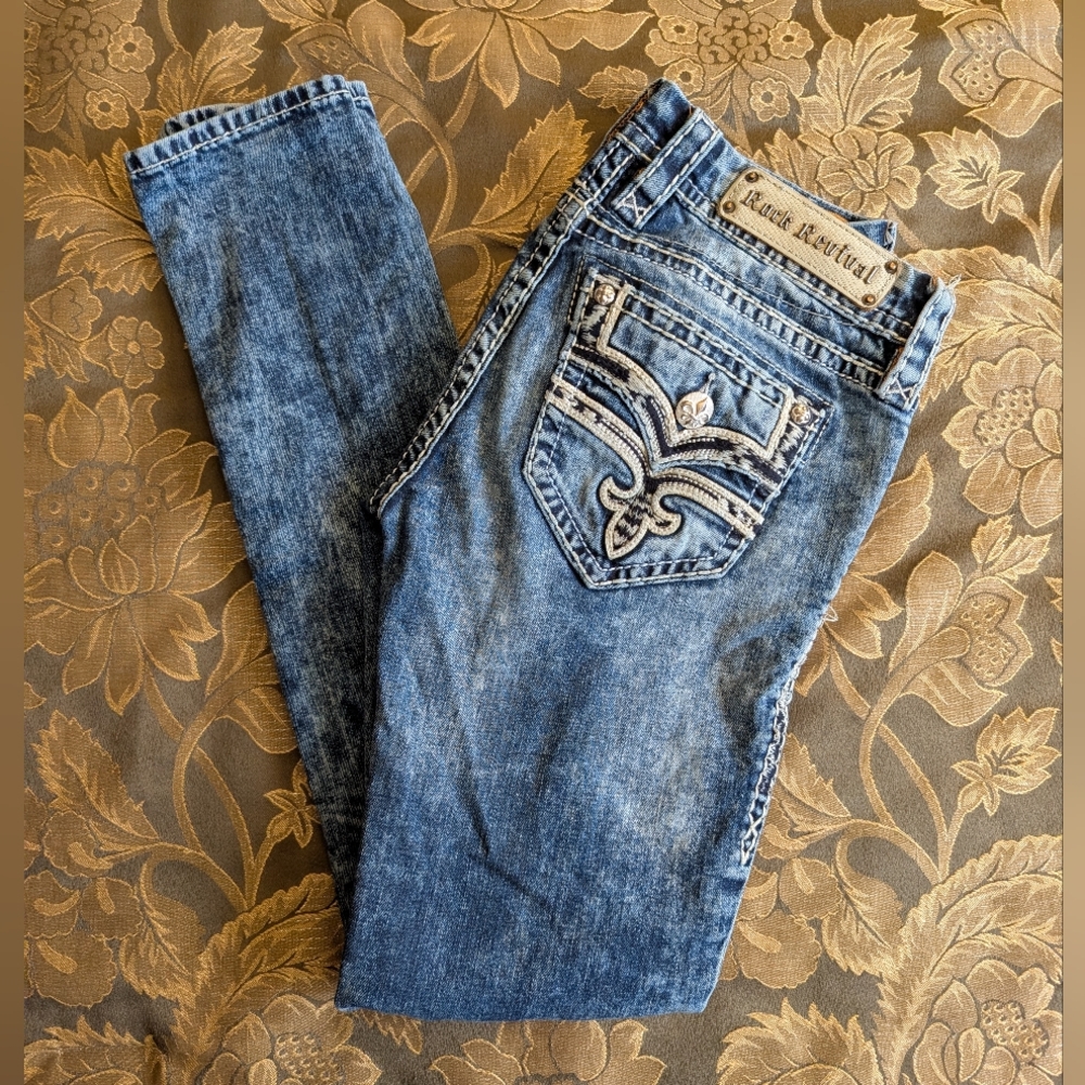 Rock Revival Jeans Women's Size 26-Blue Skinny Jeans with Embroidered Pockets